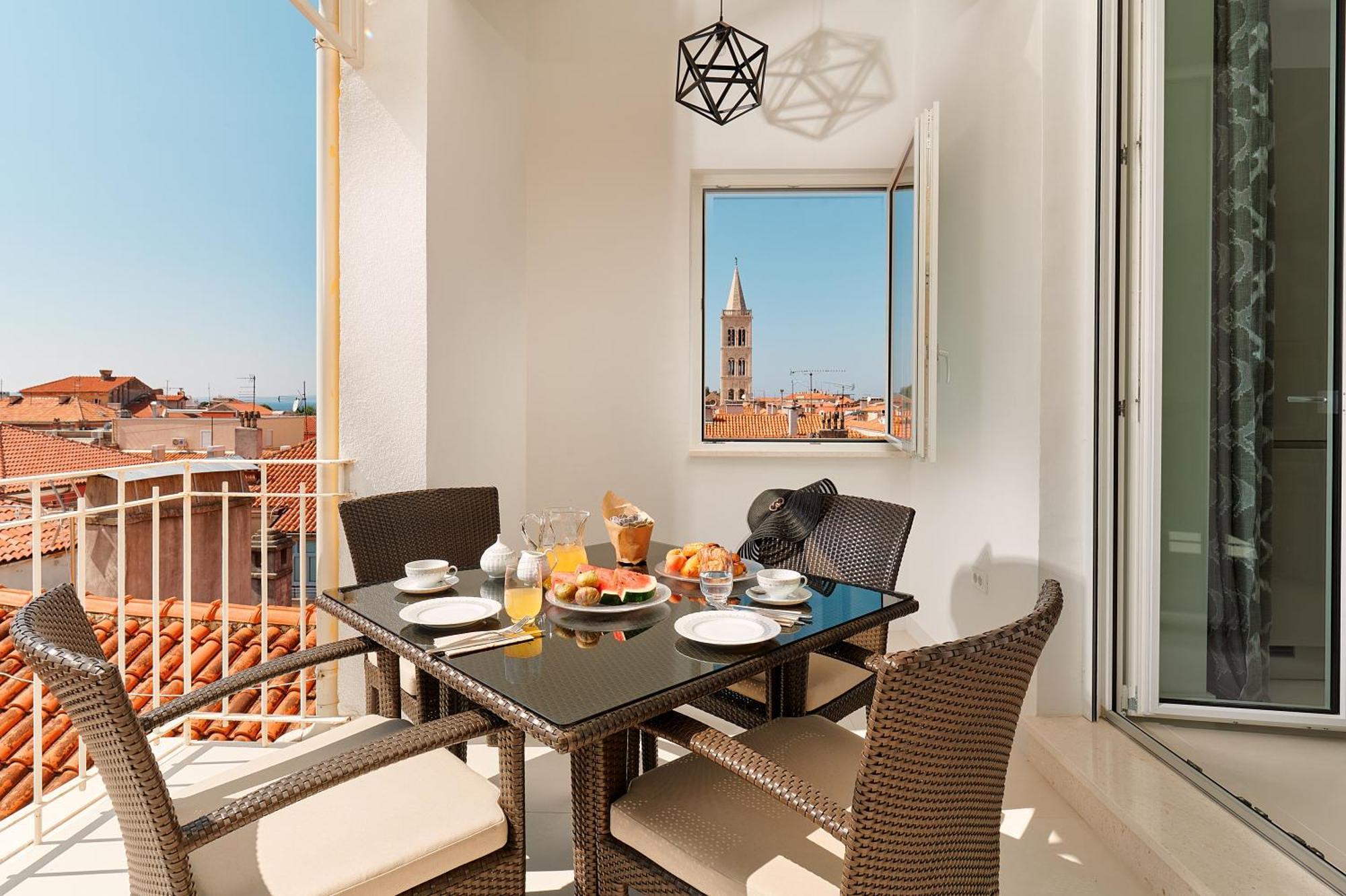 The Pearl Apartment *