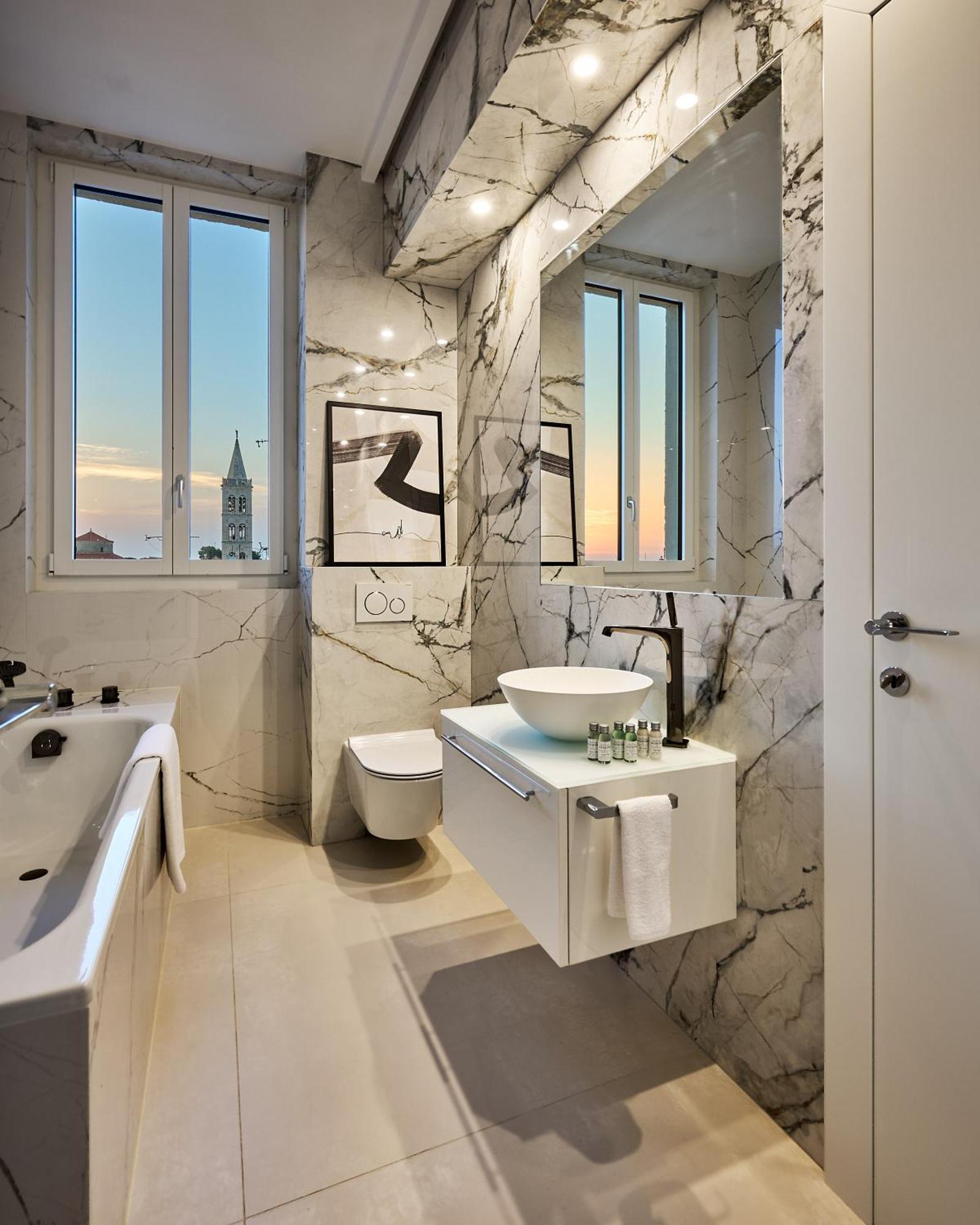 The Pearl Apartment *